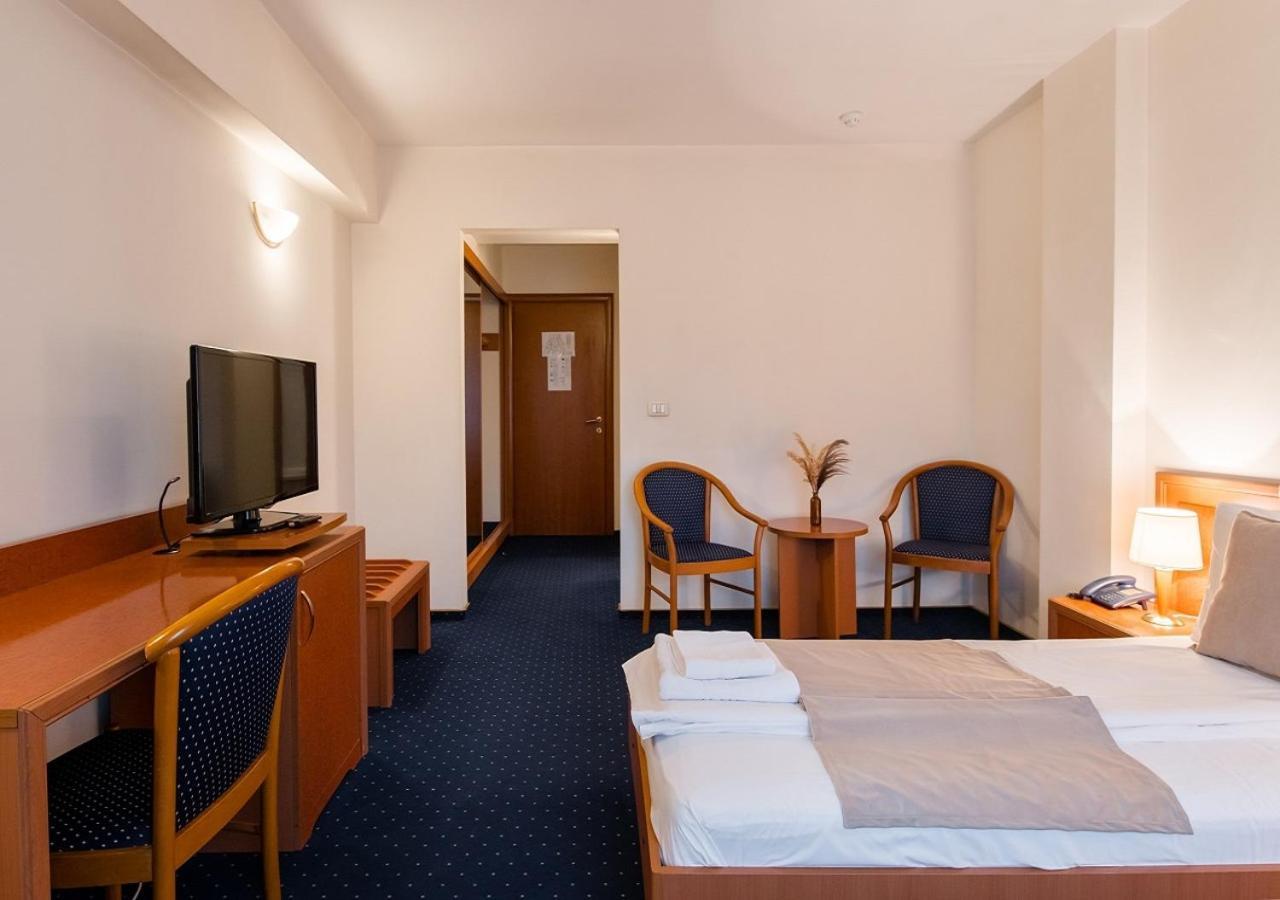 Excelsior Hotel 4*