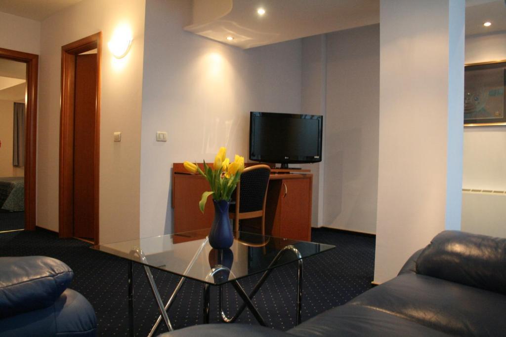 Excelsior Hotel 4*